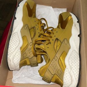 Women’s huarache size 7